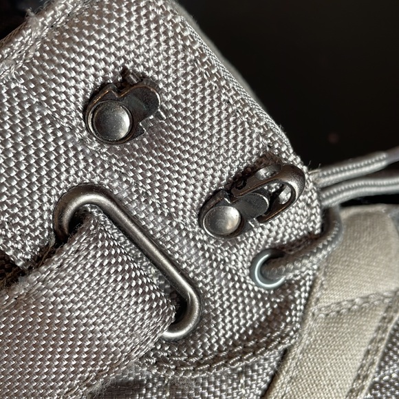 Size 9 VLADO high top shoes - Picture 14 of 14